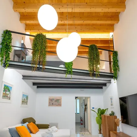 Corte Dama - Live Like A Local In Vecchia Бари