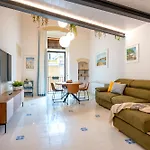 Corte Dama - Live Like A Local In Vecchia شقة